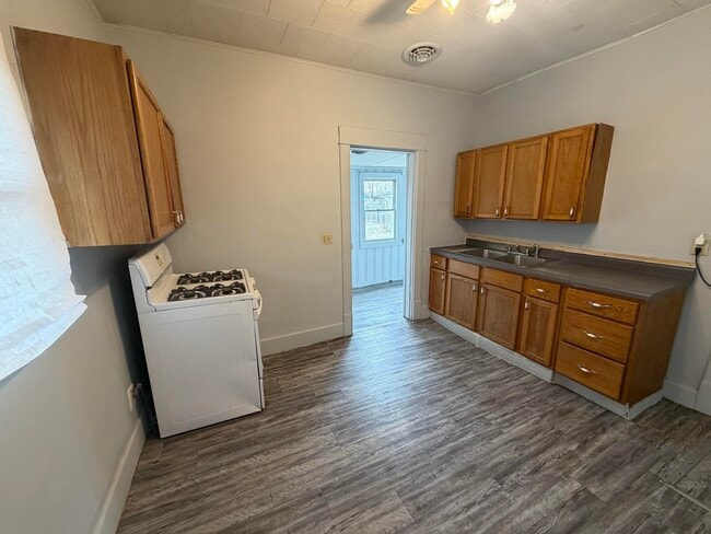 Building Photo - 210 Eleventh-E