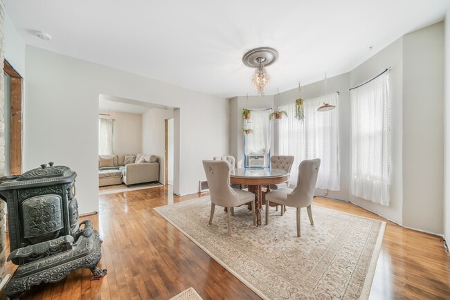 Building Photo - 1436 W Prospect Ave