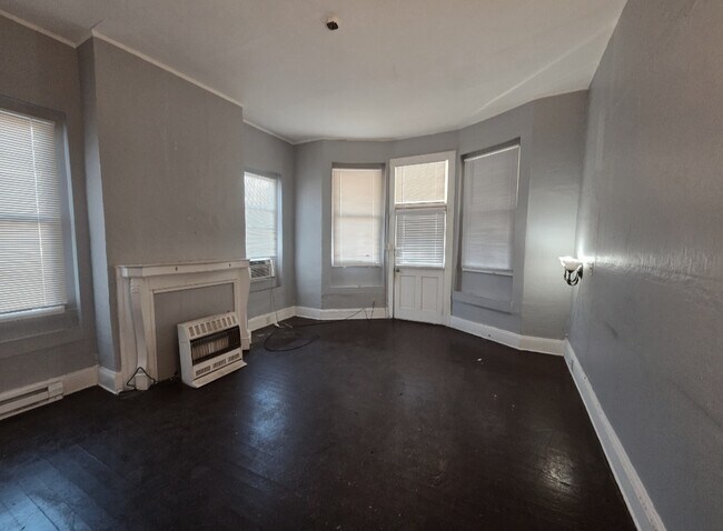 Building Photo - 930 Summit Ave