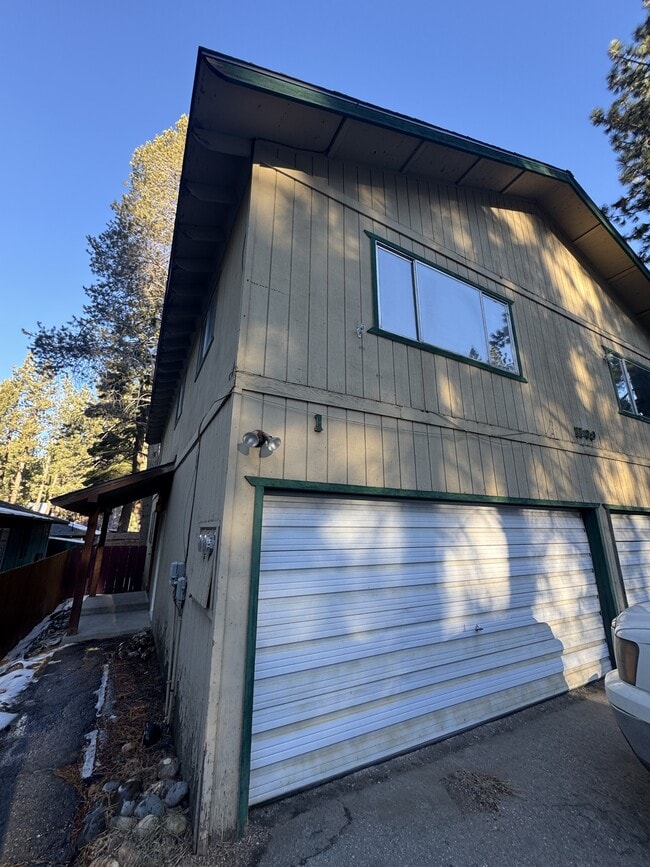 Building Photo - 1109 Sierra Blvd