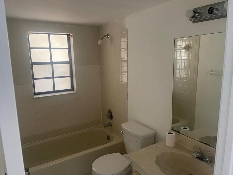 Building Photo - 4259 Oak Terrace Dr