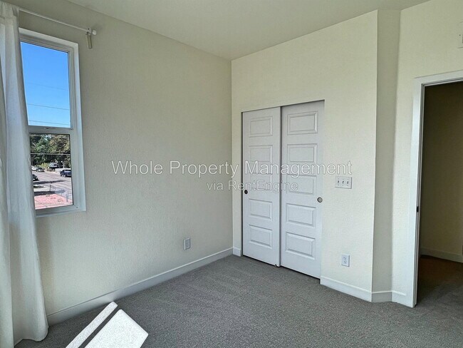 Building Photo - 2049 W 67th Pl