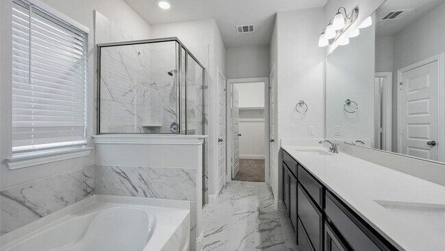 Building Photo - 2037 Almassera Dr