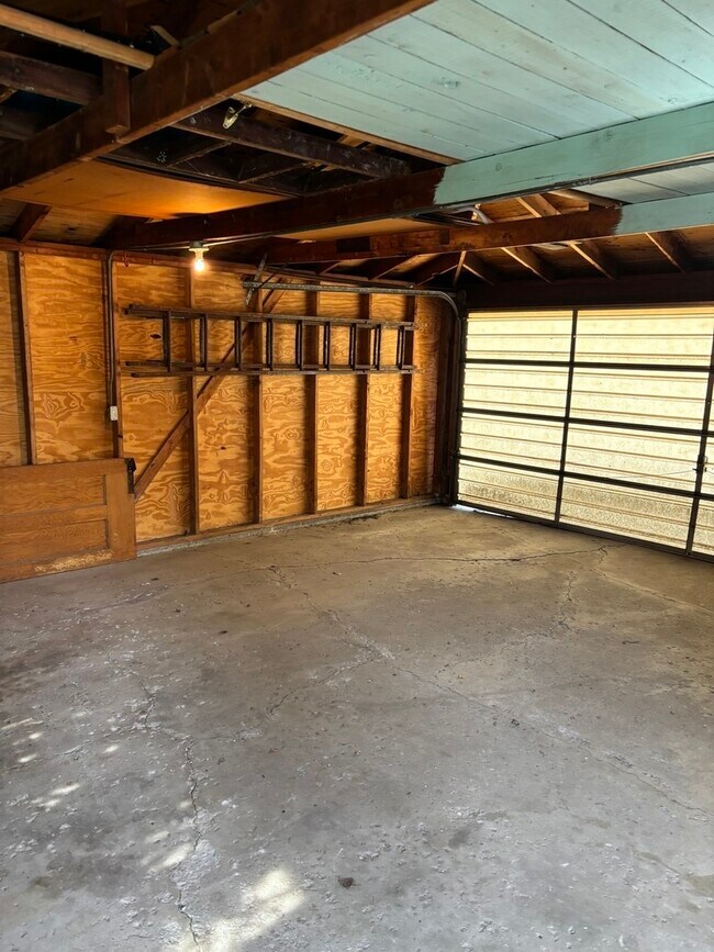 Building Photo - 3407 Cuyler Ave