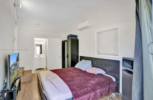 Building Photo - 2552 Wiley St