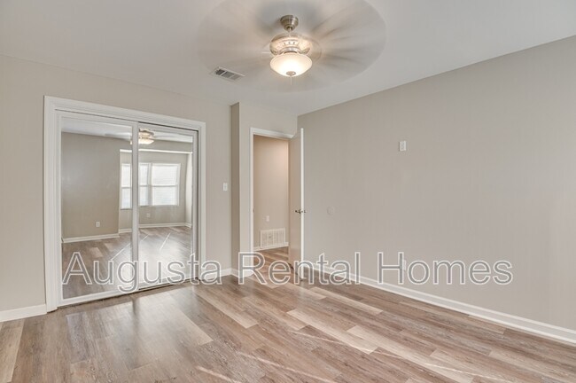 Building Photo - 1402 Johns Rd