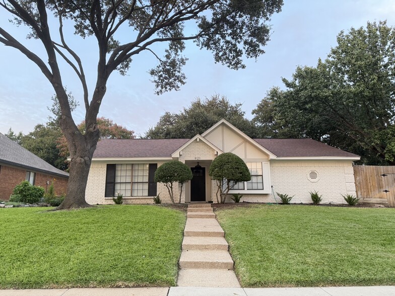 Primary Photo - 921 Matilda Dr