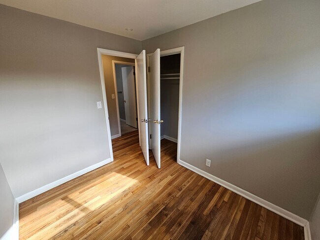 Building Photo - Beautiful Home + Mother-in-Law Suite