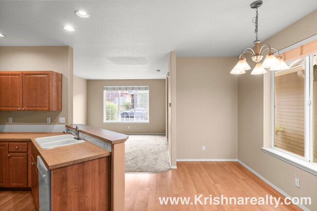 Building Photo - Lovely 3 BD* 2.5 Arbor Station Townhome Av...