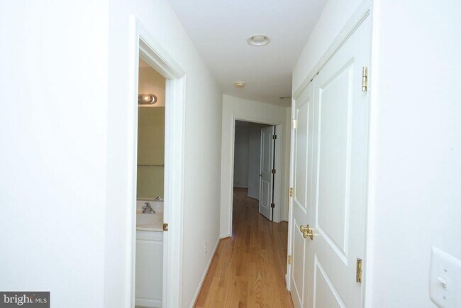 Building Photo - 43259 Sunderleigh Square