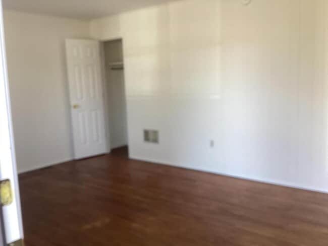 Building Photo - 242 E 35th St