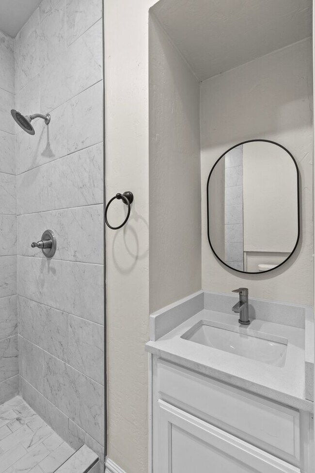 Building Photo - Yandell Unit 3