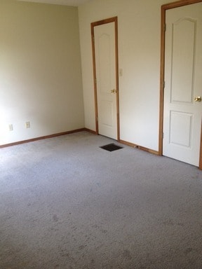 Building Photo - 517-517B Oak Ln