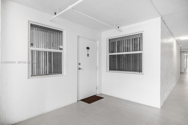 Building Photo - 2575 SW 27th Ave