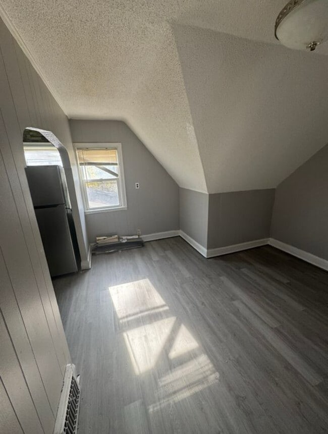 Building Photo - 2940 Vincent Ave N