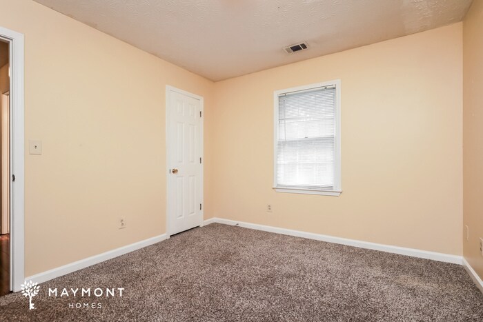Building Photo - 25 Den Ric Ct