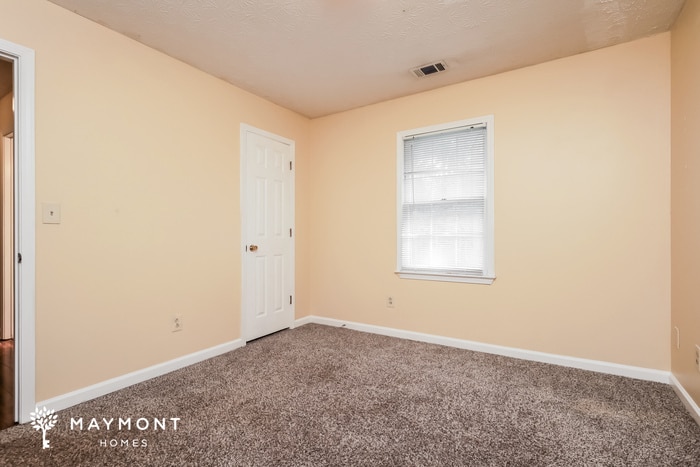 Building Photo - 25 Den Ric Ct