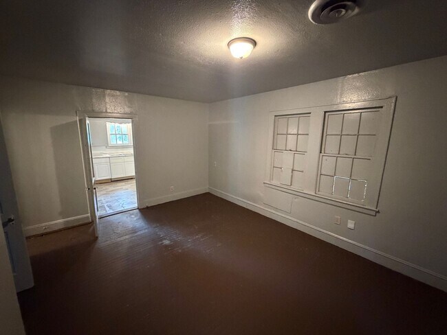 Building Photo - 3120 Desoto St