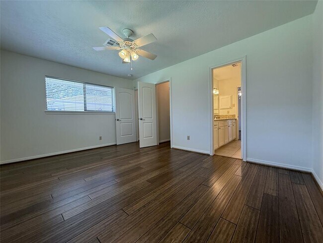 Building Photo - 5007 Shady Nook Ct