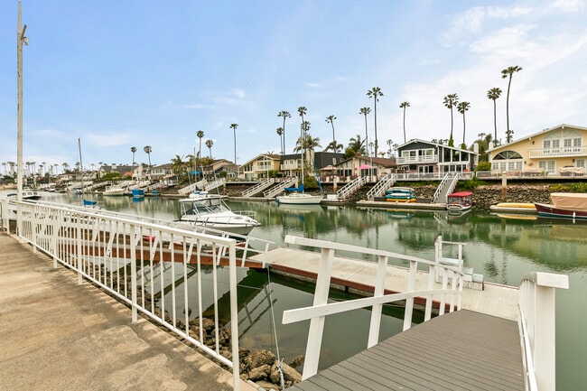 Building Photo - 2957 Seaview Ave