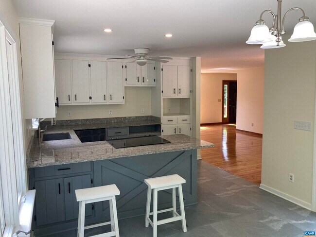 Building Photo - 14150 James River Rd