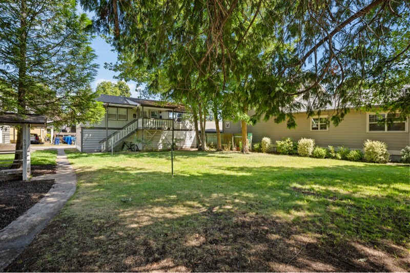 Building Photo - 801 E Lakeside Ave