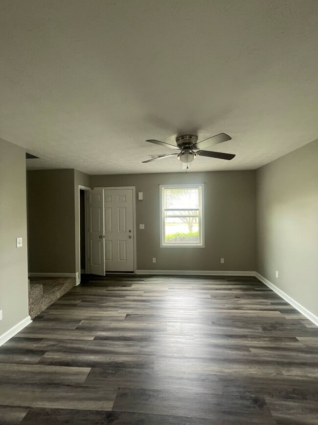 Building Photo - 490 Garden City Dr