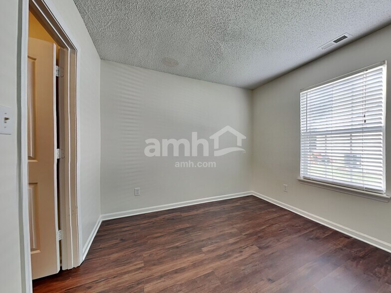 Building Photo - 3923 Cedar Hill Dr