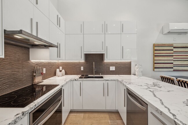 Building Photo - Newly Built Home With Loft in Downtown Palo Alto