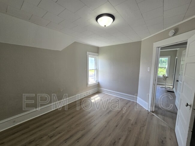 Building Photo - 122 Newell St