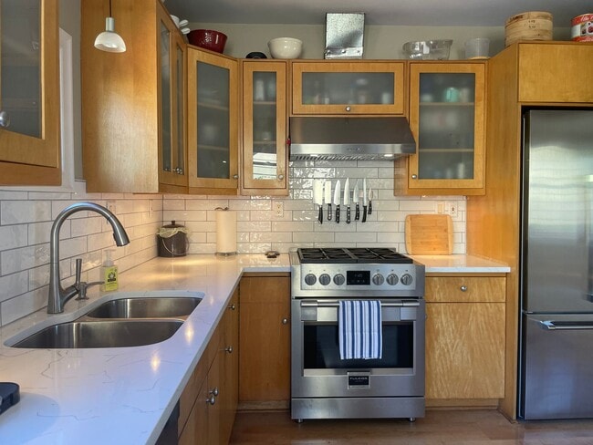 Building Photo - Immaculate and Updated Mid Century Home in Whittier Heights