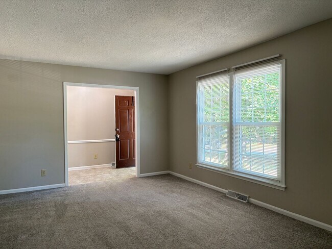 Building Photo - 304 Leland Dr