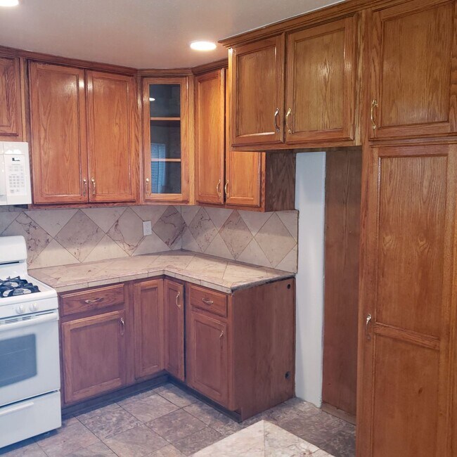 Building Photo - ral611