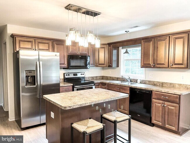 Building Photo - 18162 White Tail Way