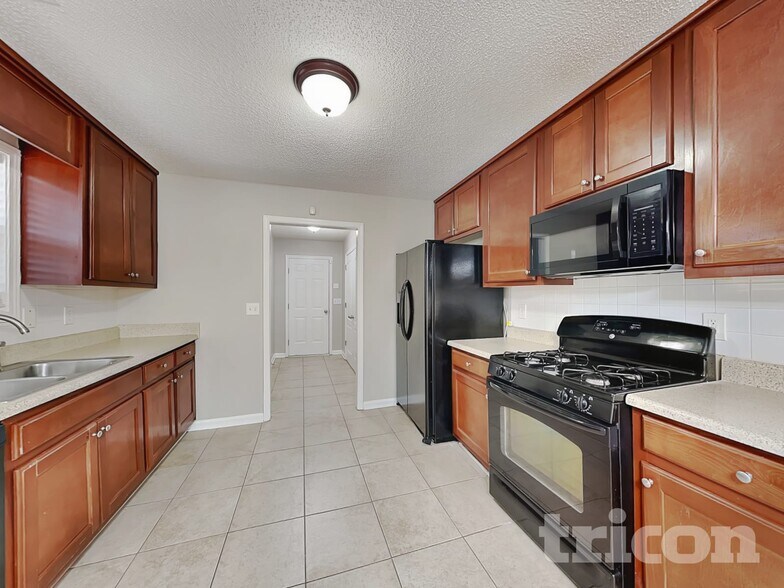 Building Photo - 147 Peachtree Glen Dr