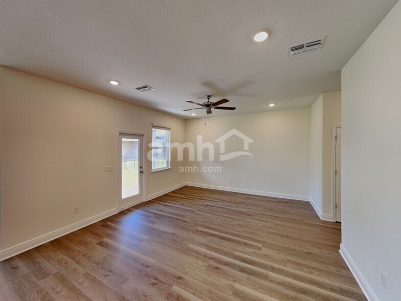 Building Photo - 5999 Sycamore Pl St