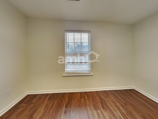 Building Photo - 102 Parkgate Ct