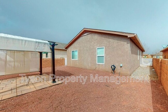 Building Photo - 3739 Clear Creek Rd