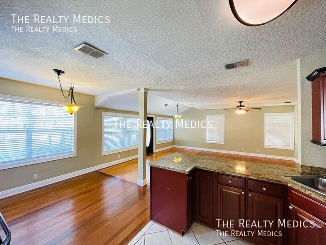 Building Photo - 1332 W Princeton St