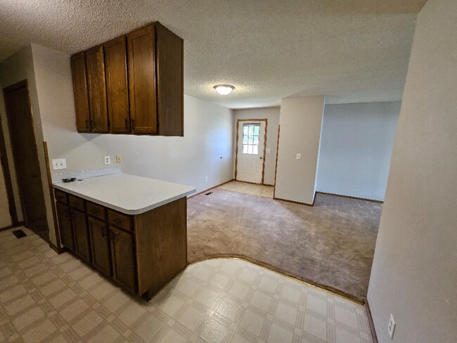 Building Photo - 2421 Grenadier Ave N