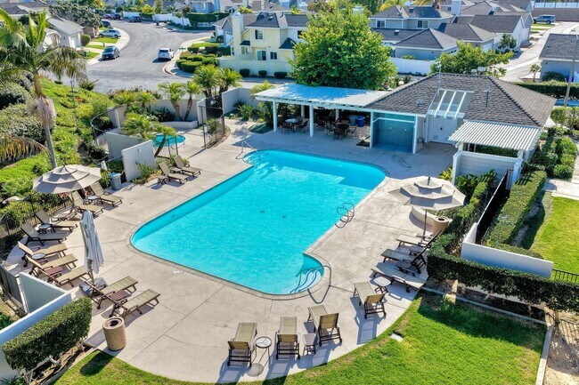 Building Photo - Furnished 2 bedroom in Carlsbad-Close to Beach