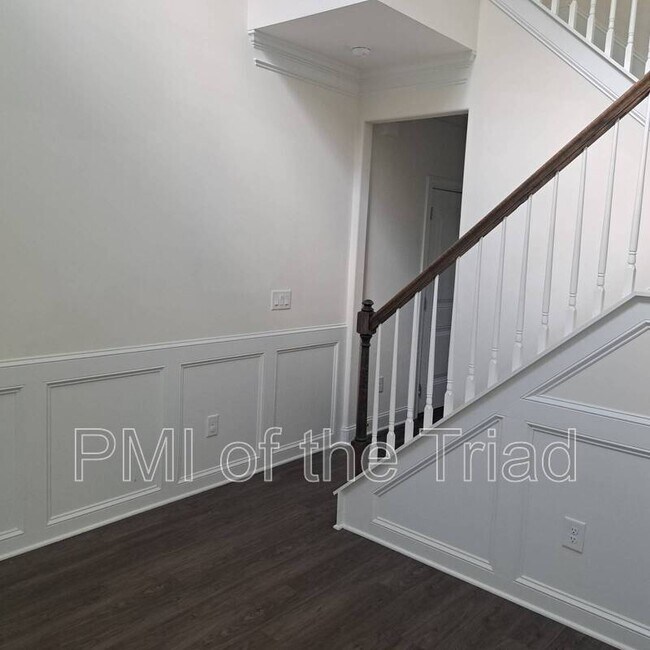 Building Photo - 811 Silver Leaf Dr