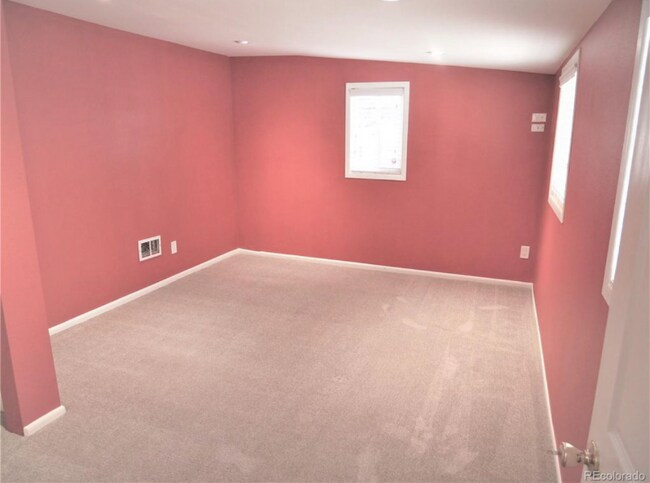 Building Photo - 516 Elmira St