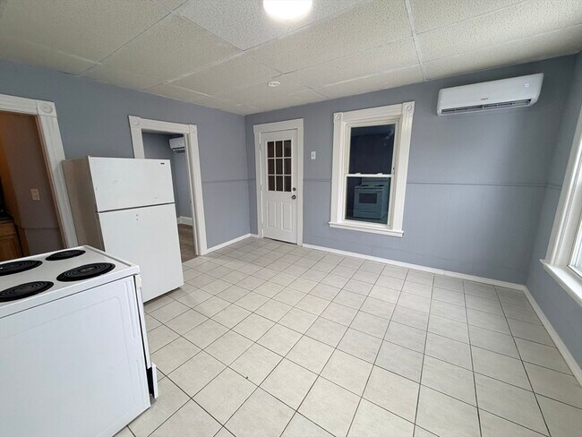 Building Photo - 22 Knowlton St