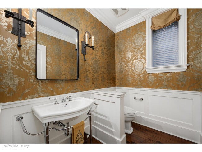 Building Photo - 446 W Huron St