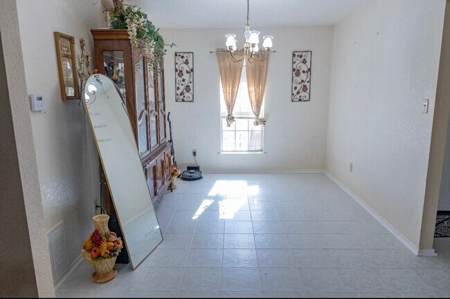 Building Photo - 2601 Mason Dr