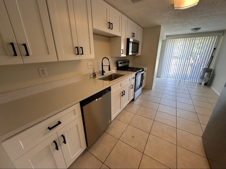 Building Photo - 7826 40th Avenue Dr W