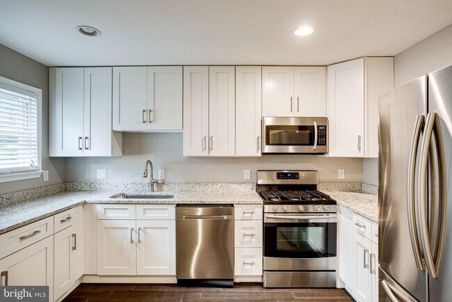 Building Photo - 2648 Bowen Rd SE