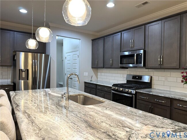 Building Photo - 4018 Tin Roof Way