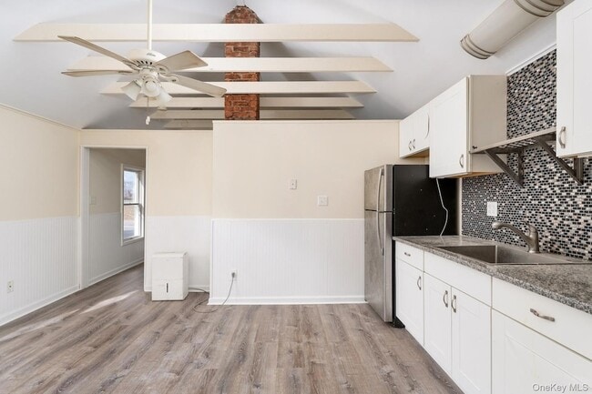 Building Photo - 396 Reeves Ave